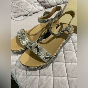 LUCKY BRAND GIRL SHOES